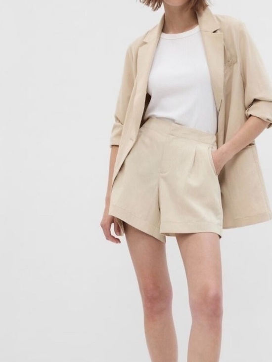 GAP Pants - Gap SoftSuit Women's Beige Tailored Shorts BNWT Size 6